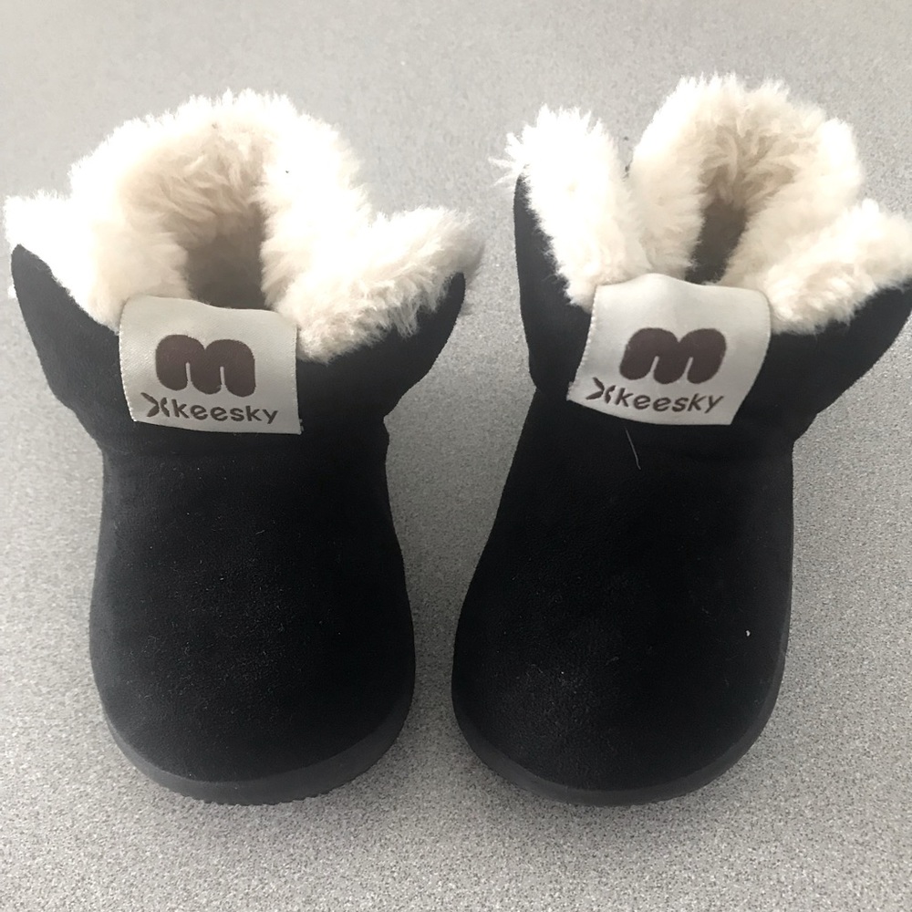 Keesky| Keesky toddler Faux| Keesky fur lined booties| color black | siz…